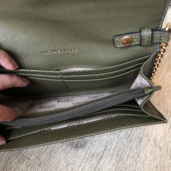 Beautiful Michael Kors Green Crossbody - Picture 5 of 12